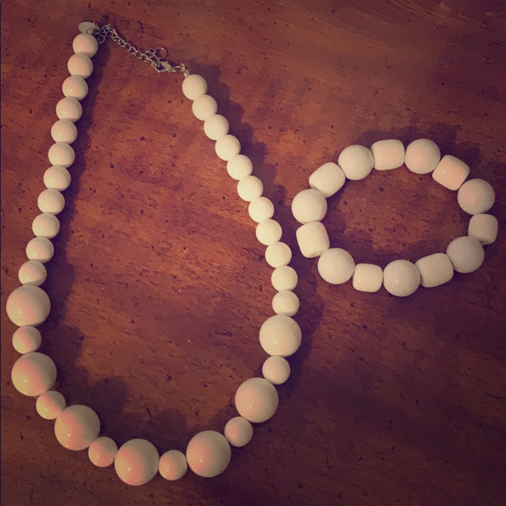 Necklace and bracelet set